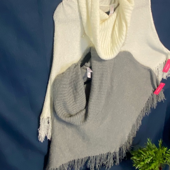 Xhiliration cowlneck women’s poncho bundle NWT - Picture 8 of 9